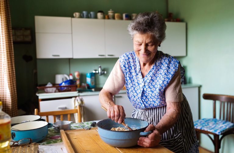 cooking supports senior mental health